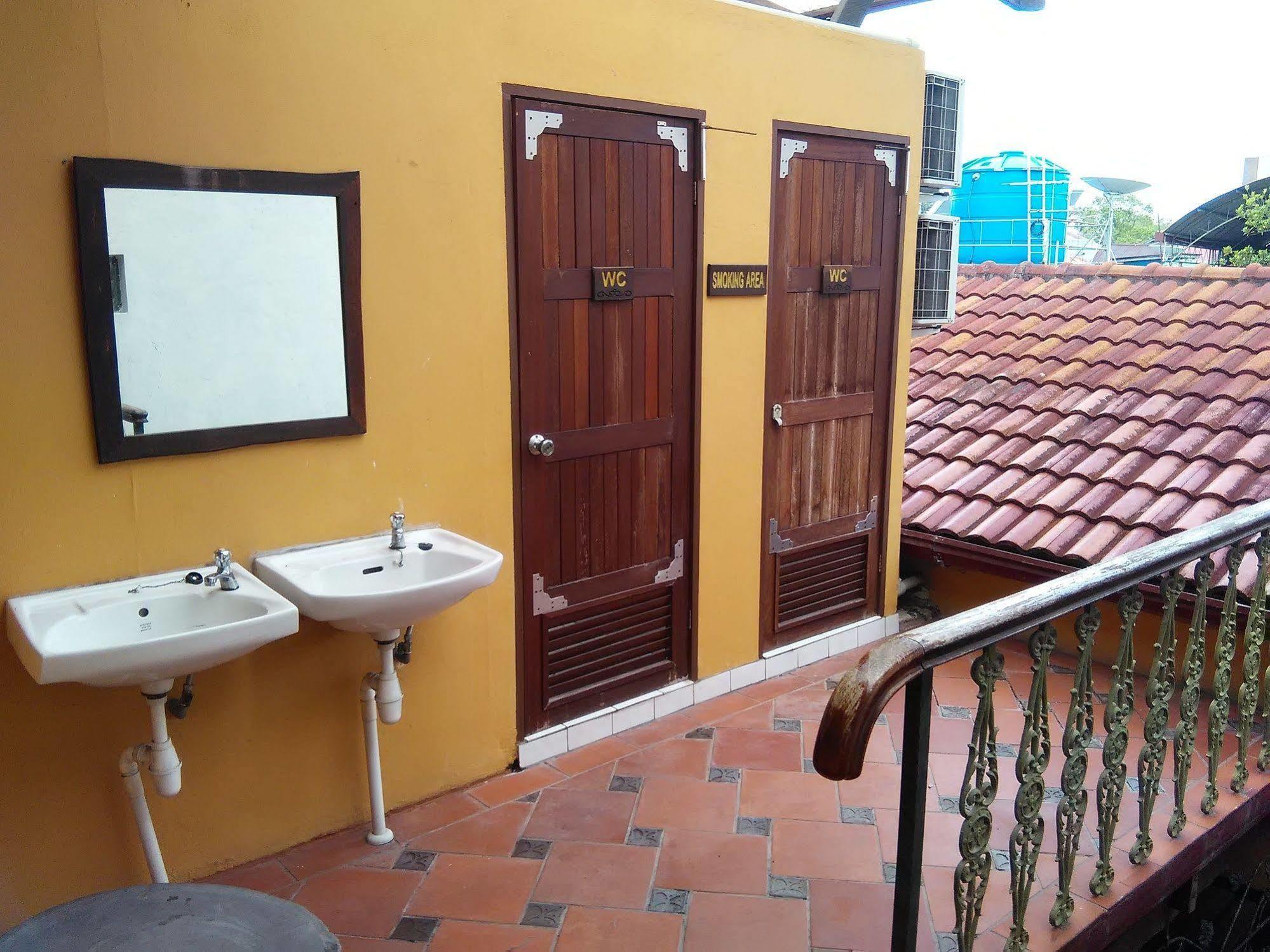 Kuching Waterfront Lodge Εξωτερικό φωτογραφία